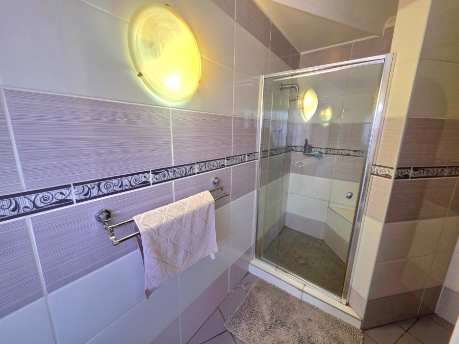 5 Bedroom Property for Sale in La Provance Free State